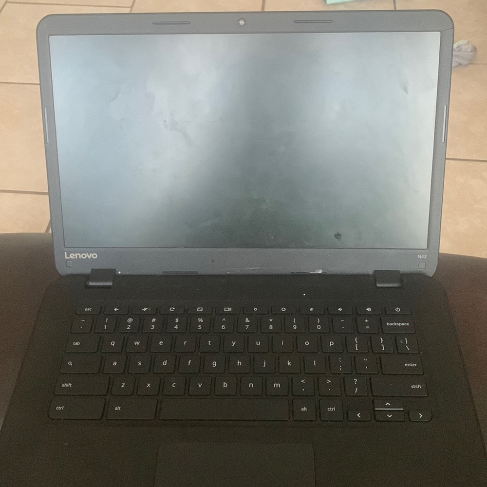 I’m selling a Lenovo chrome computer